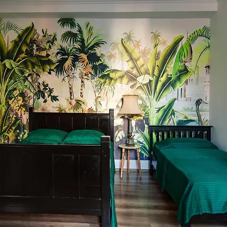 The Tropical House * Τίρανα